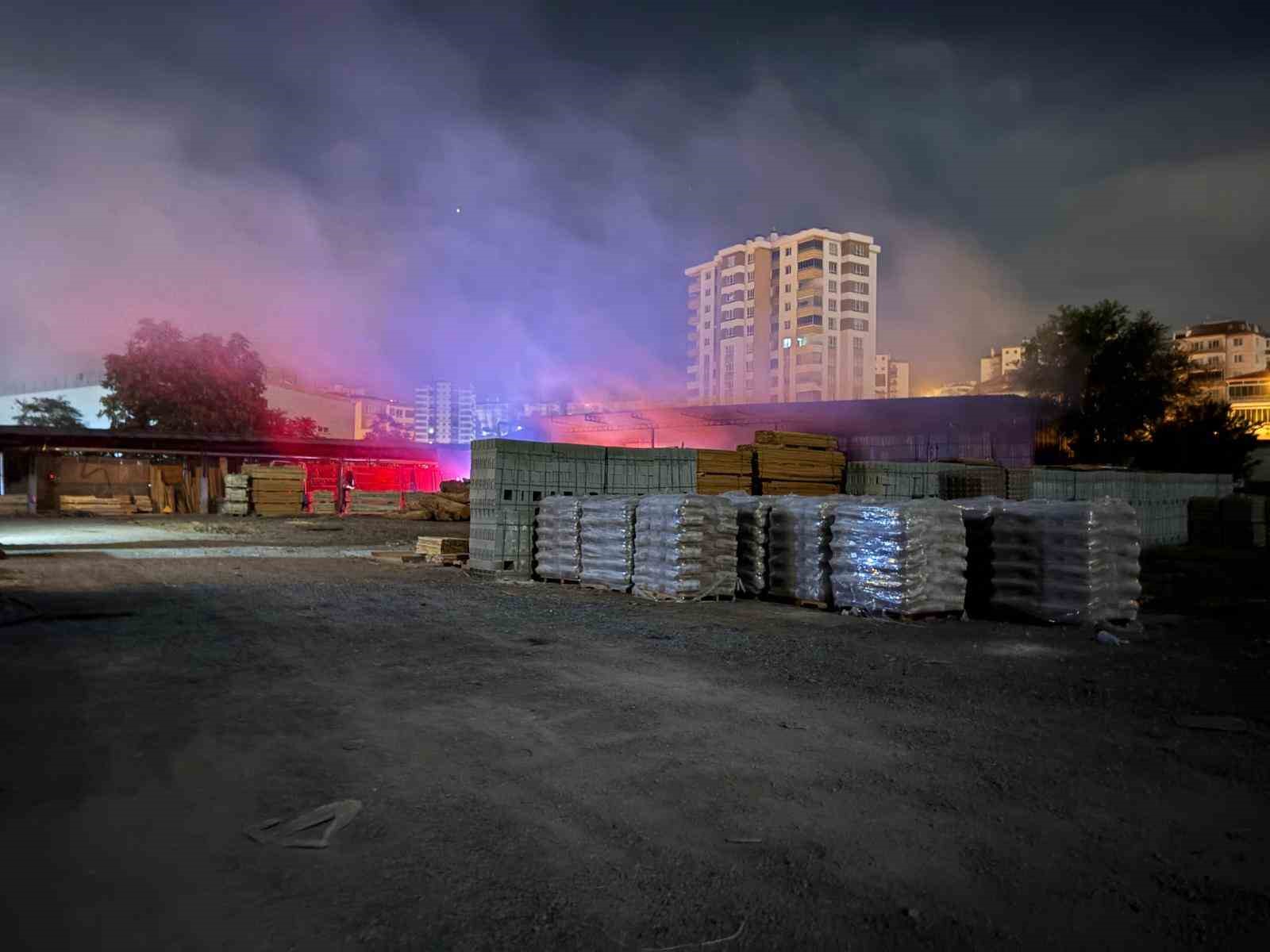 Kayseri&rsquo;de talaş briketleme makinasında &ccedil;ıkan yangın b&uuml;y&uuml;meden s&ouml;nd&uuml;r&uuml;ld&uuml;