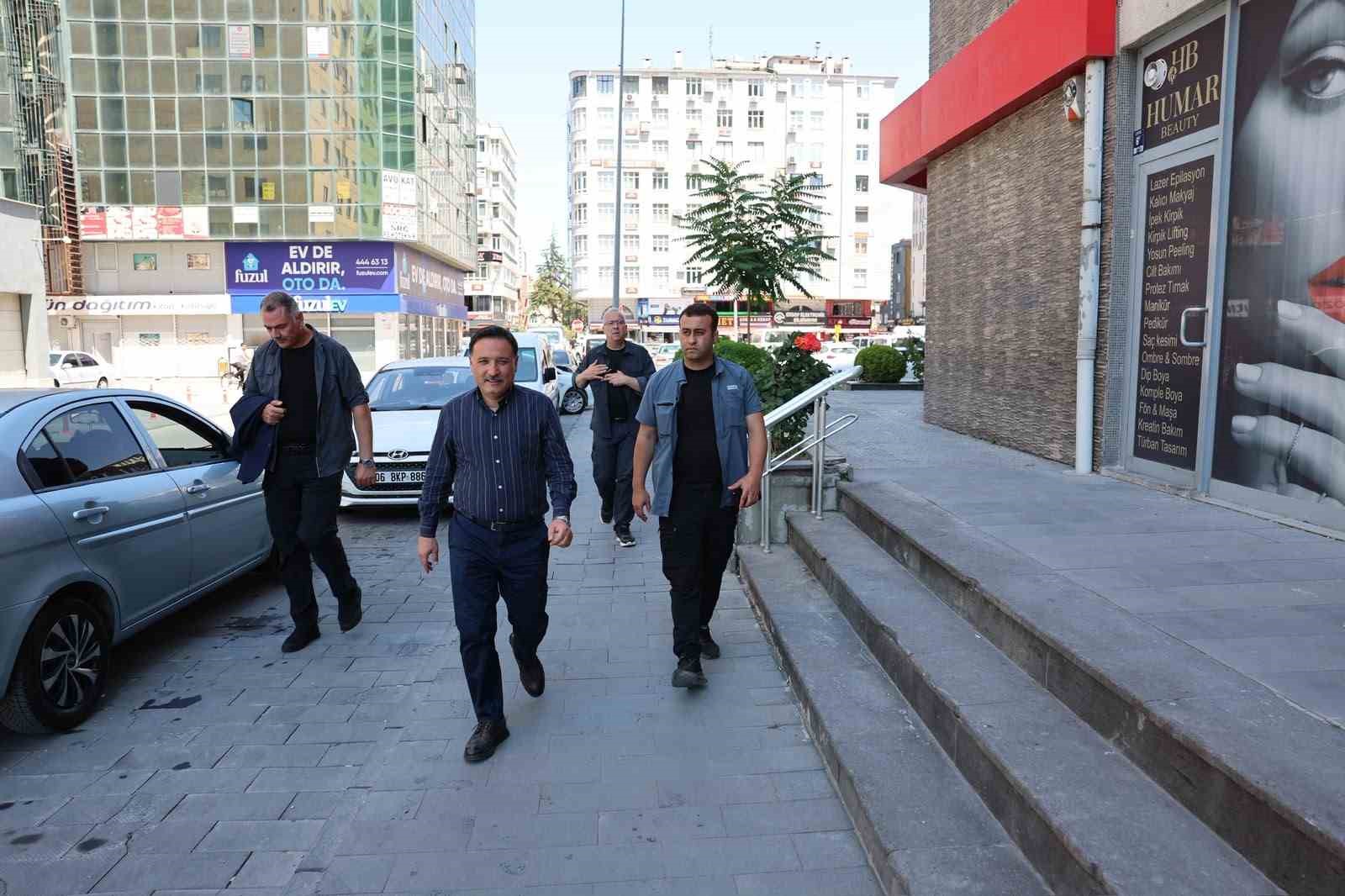 Vali &Ccedil;i&ccedil;ek vatandaşlarla bir araya geldi