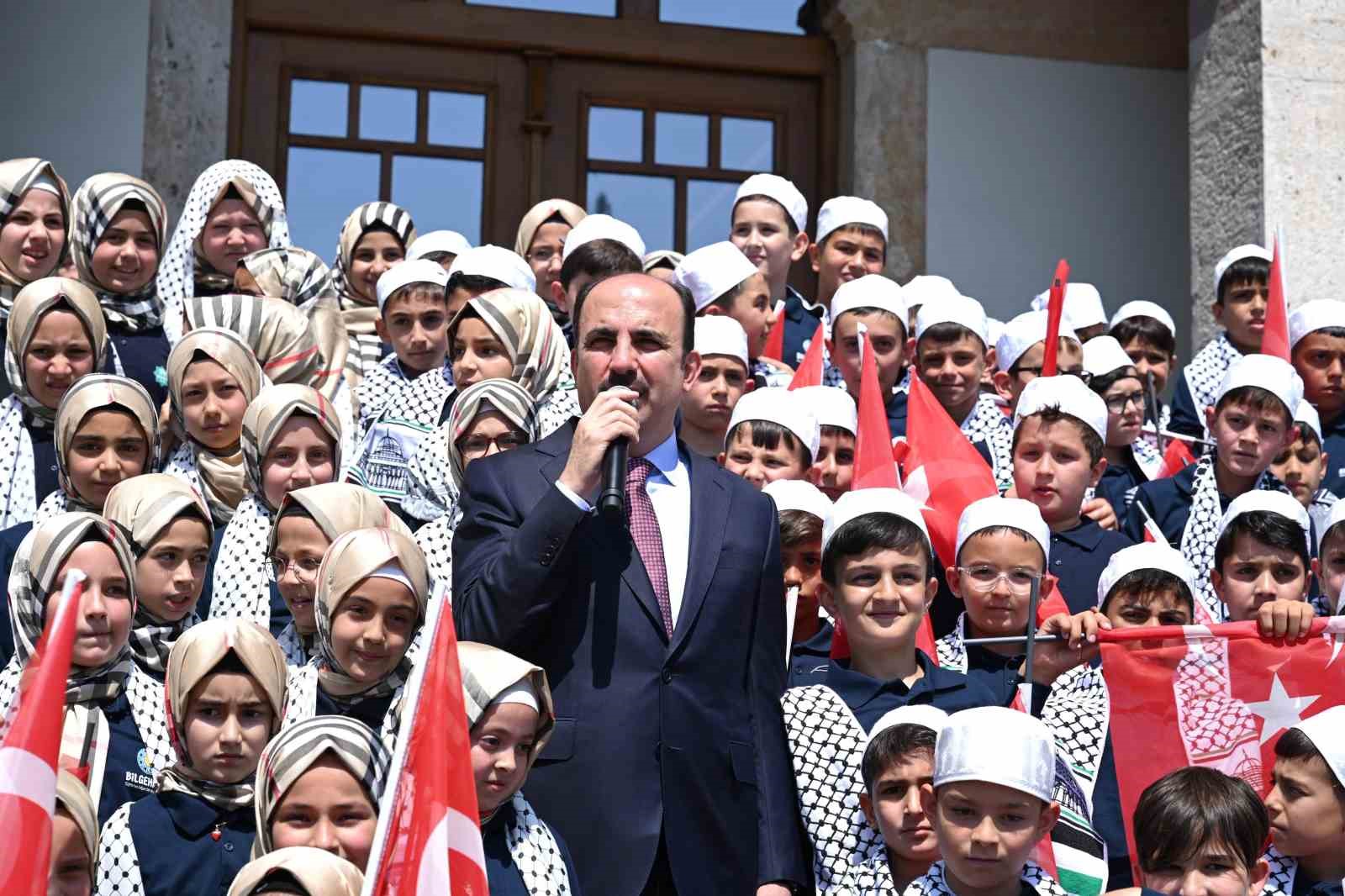 Başkan Altay, bilgehanelerde eğitim alarak tamamı hafızlık imam hatip okullarını kazanan öğrencilerle buluştu