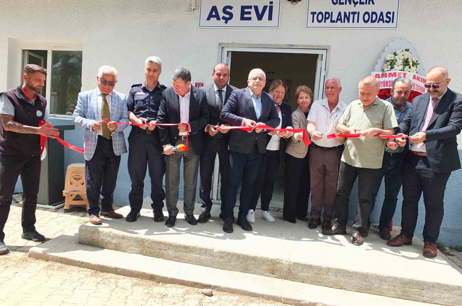 Burhaniye&rsquo;de eski okul aş evi ve gen&ccedil;lik toplantı odası oldu
