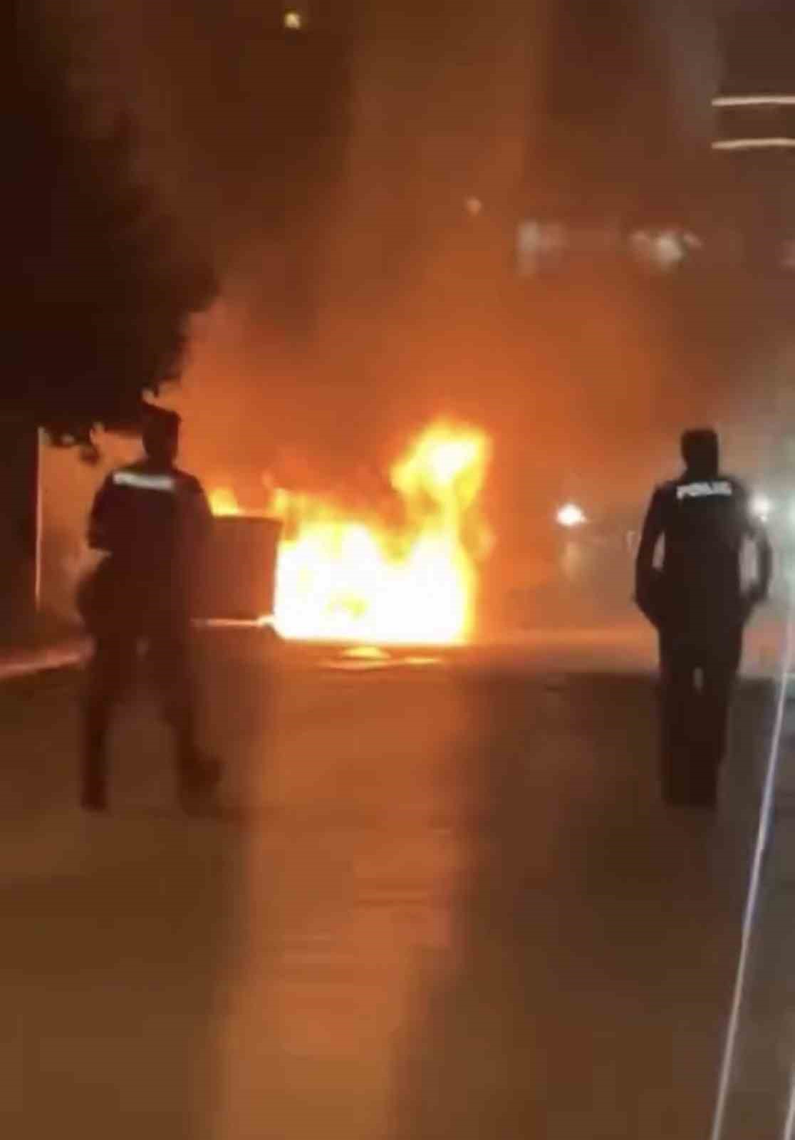 Samsun’da seyir halindeki otomobil alev topuna döndü