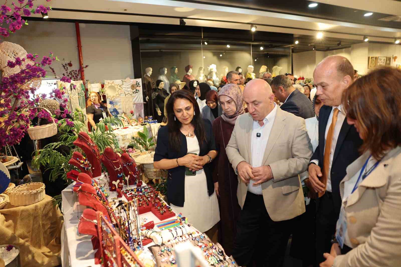 Darıca&rsquo;da KİGEM kursiyerlerinin yıl sonu sergisi a&ccedil;ıldı