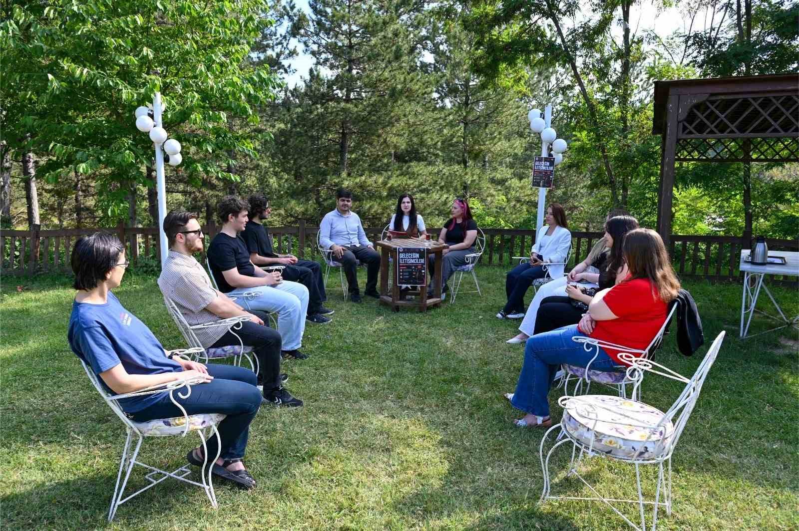 Kastamonu &Uuml;niversitesi Bilim Kafe&rsquo;de geleceğin iletişimcileriyle dijital &ccedil;ağda medya konuşuldu