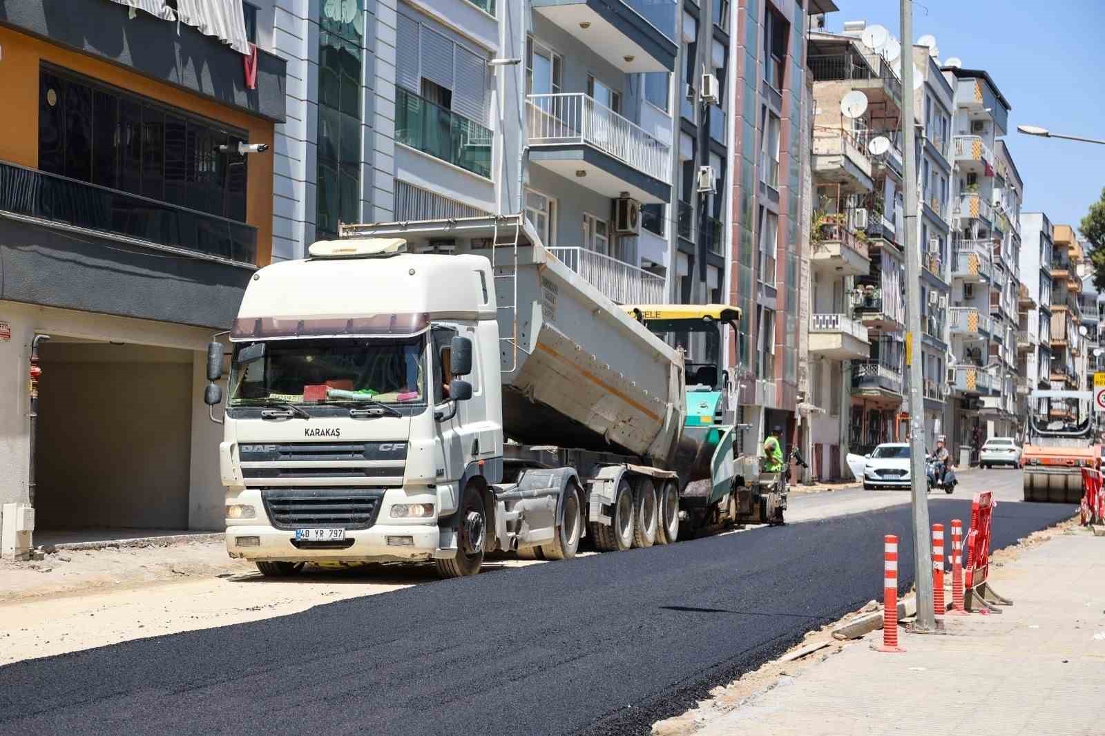 Efeler Belediyesi&rsquo;nden Albayrak Caddesi&rsquo;nde asfalt mesaisi