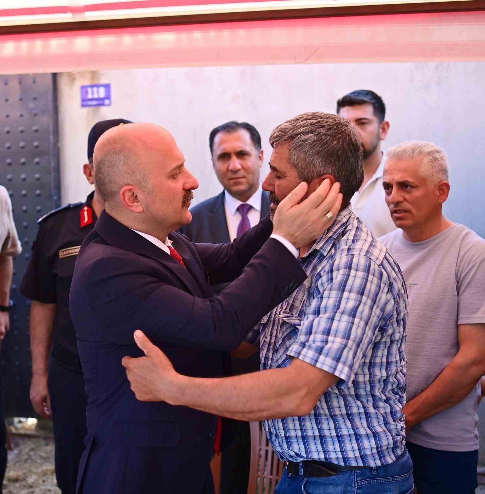 Aydın Valisi Varol’dan şehit polis Tayfun Baş’ın ailesine taziye ziyareti