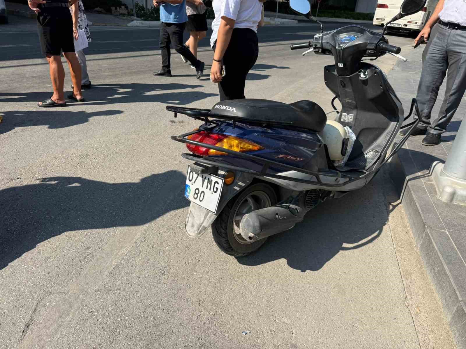 Sedye üzerindeyken telefonla yakınlarına mesaj atarak kaza yaptığını haber verdi