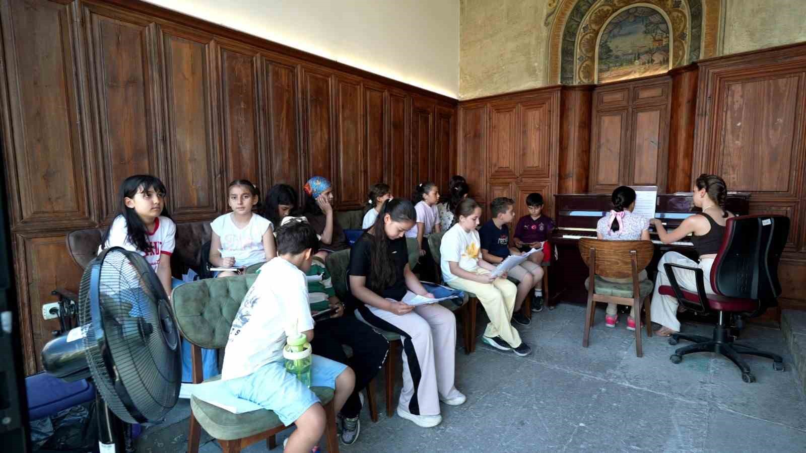 Bin 865 kursiyer konservatuvarda buluştu