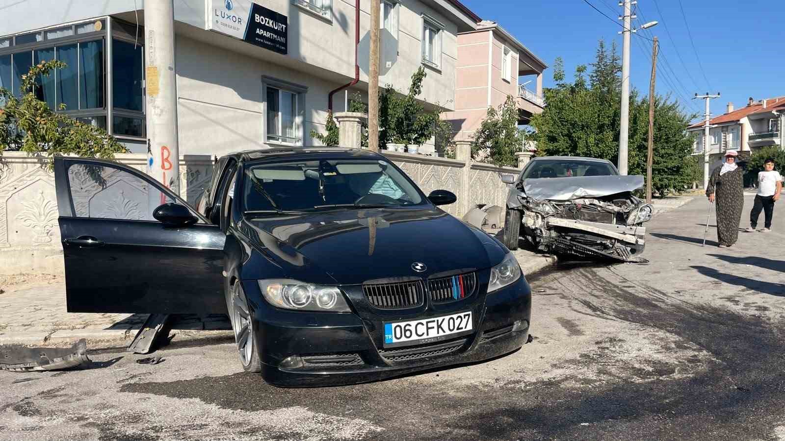 Karaman’da iki otomobil çarpıştı: 5 yaralı
