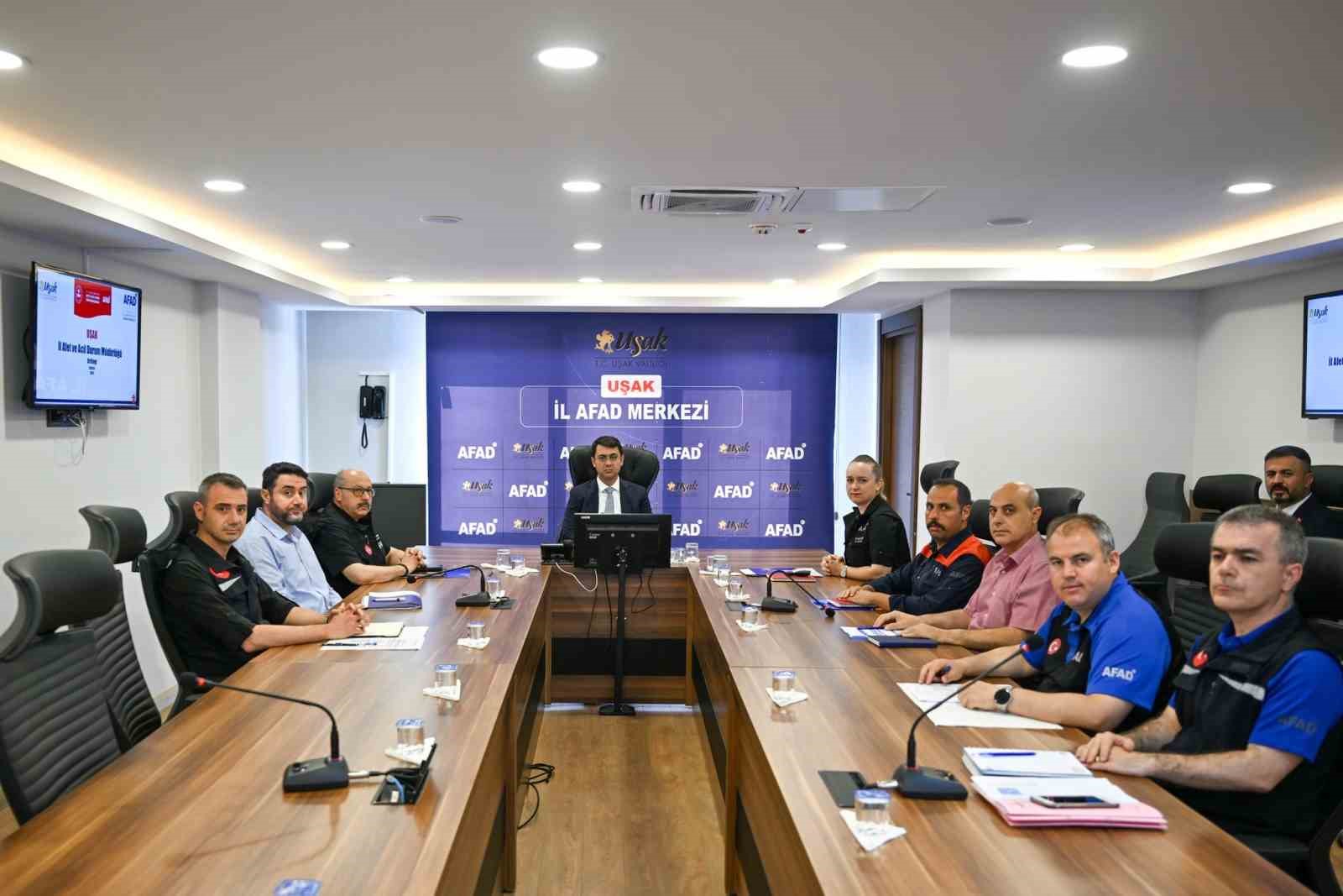 Uşak Valisi Kartal&rsquo;dan AFAD&rsquo;a ziyaret