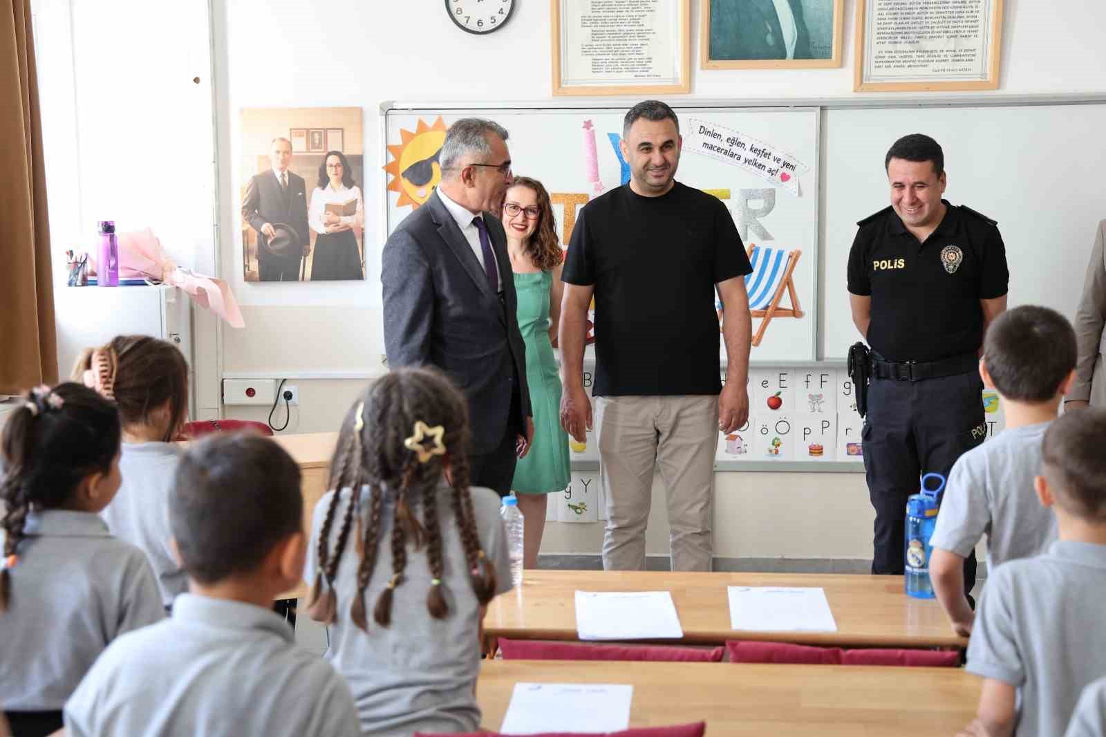 S&ouml;ke&rsquo;de 21 bin 537 &ouml;ğrenci karne sevinci yaşadı