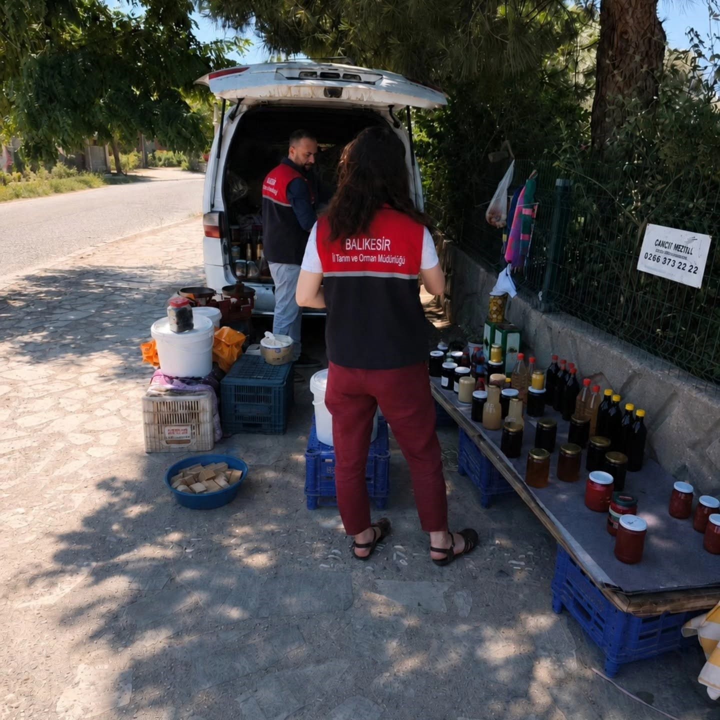 Edremit’te yol kenarındaki gıda satışlarına jandarma destekli sıkı denetim
