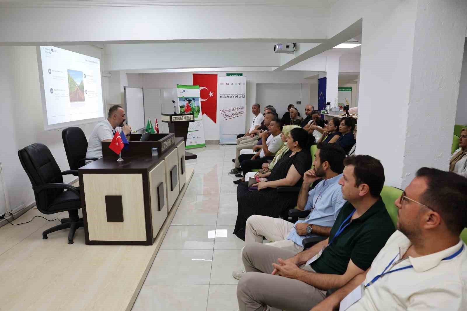 Alanyalı çiftçilere tarımın geleceği anlatıldı
