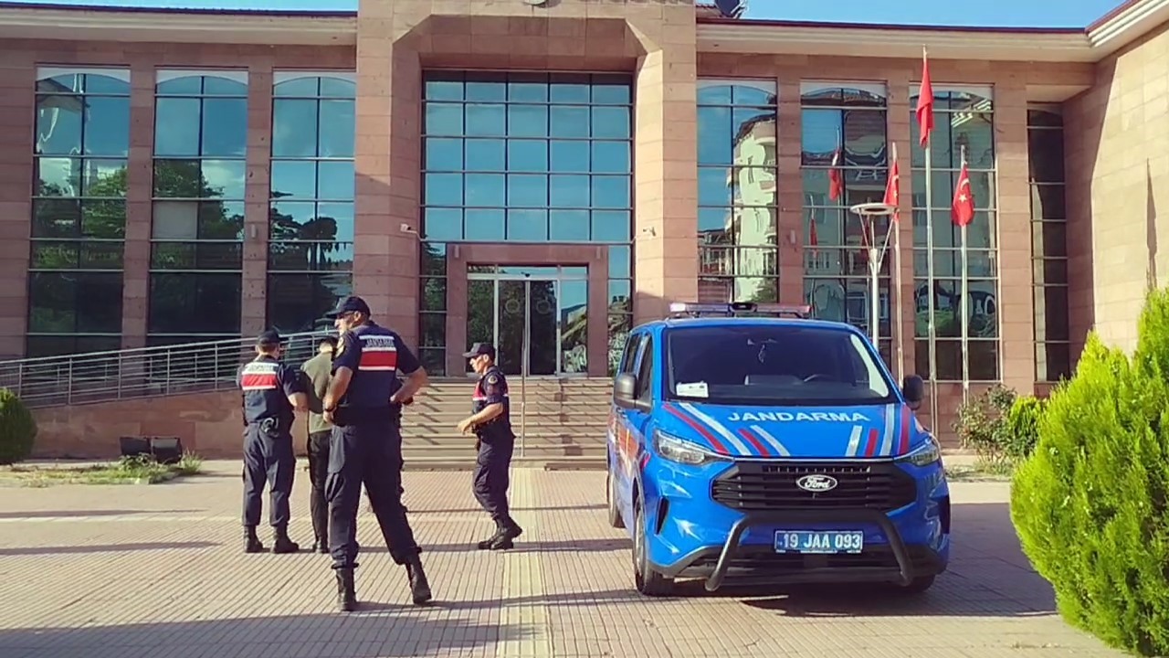 &Ccedil;orum&rsquo;da uyuşturucu tacirlerine jandarmadan operasyon: 1 tutuklama