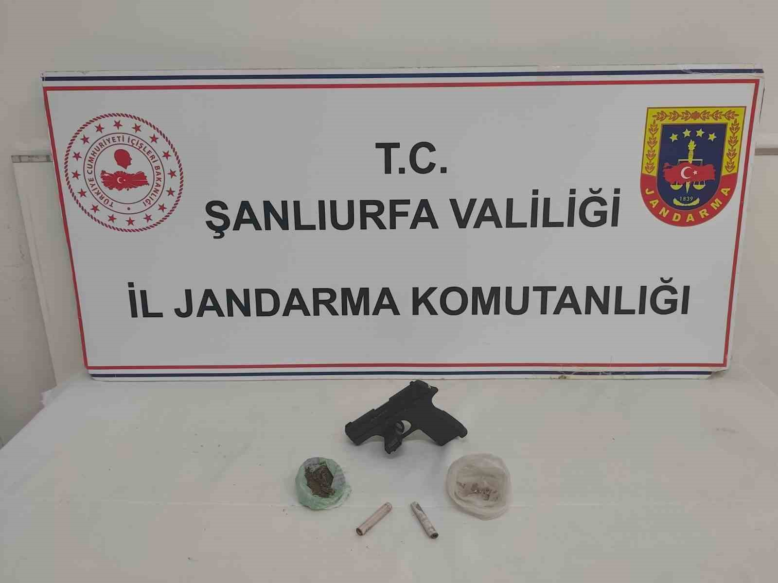 Uygulamada uyuşturucu, silah ve kaçak sigara ele geçirildi