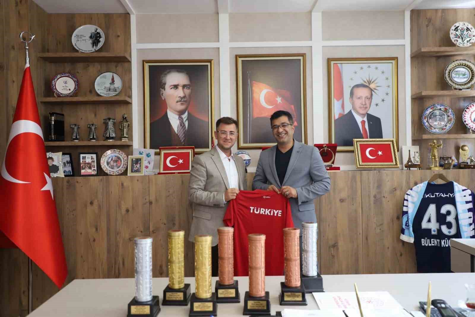 Tavşanlı’nın başarılı sporcuları 7 kupa ve 19 Türkiye derecesi elde etti