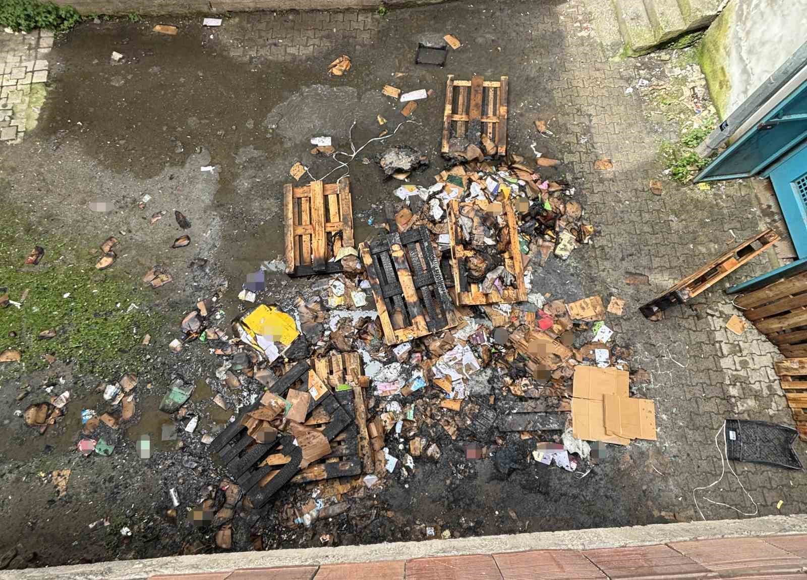 Ordu&rsquo;da atık malzeme ve paletlerin bulunduğu alanda yangın
