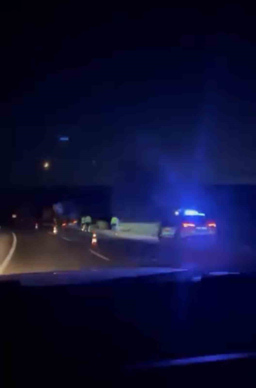 Karacabey&rsquo;de kamyonet ağa&ccedil;lara &ccedil;arptı