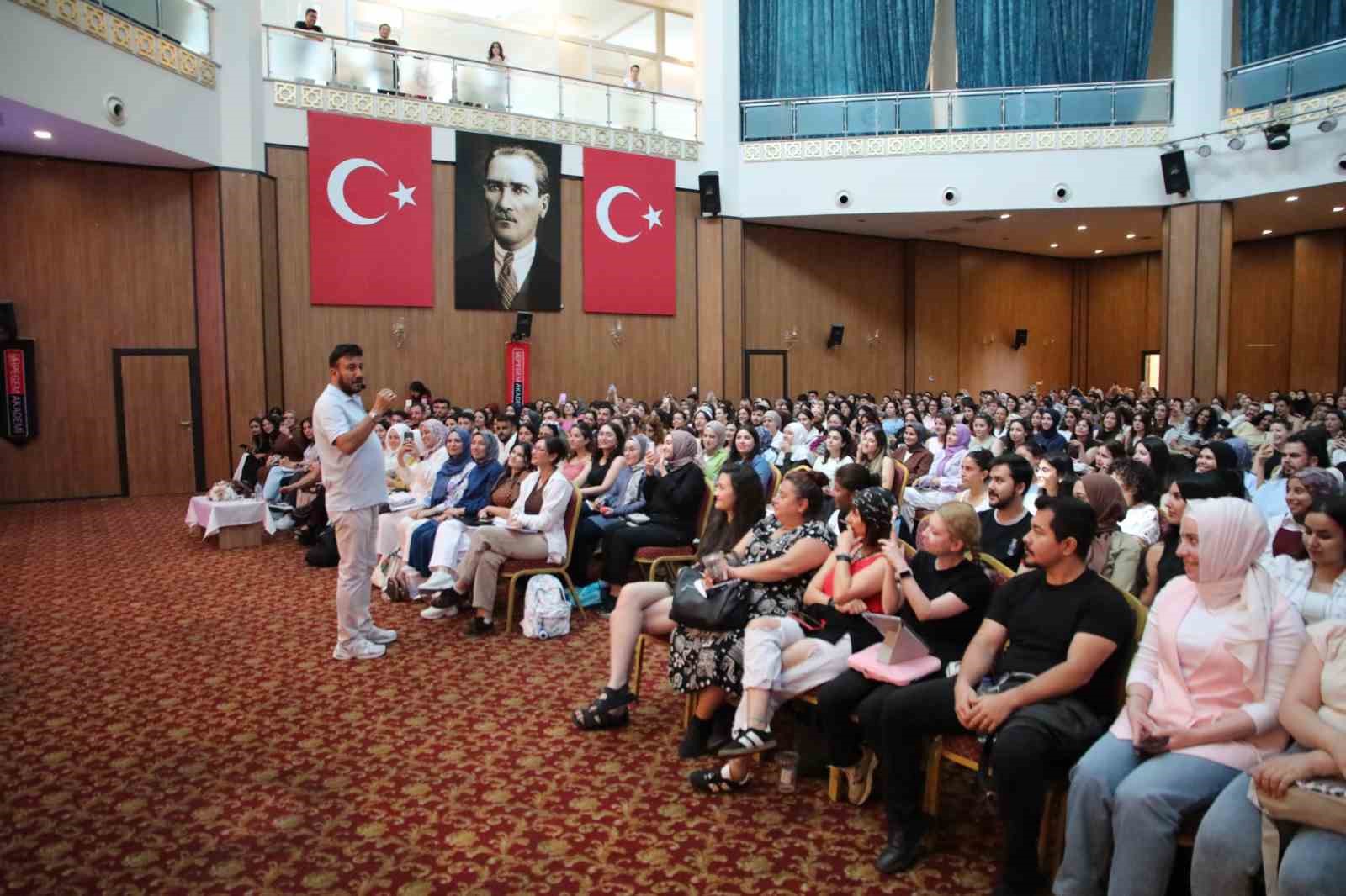 Yüreğir Belediyesi’nden MEB-AGS ve KPSS adaylarına coğrafya semineri