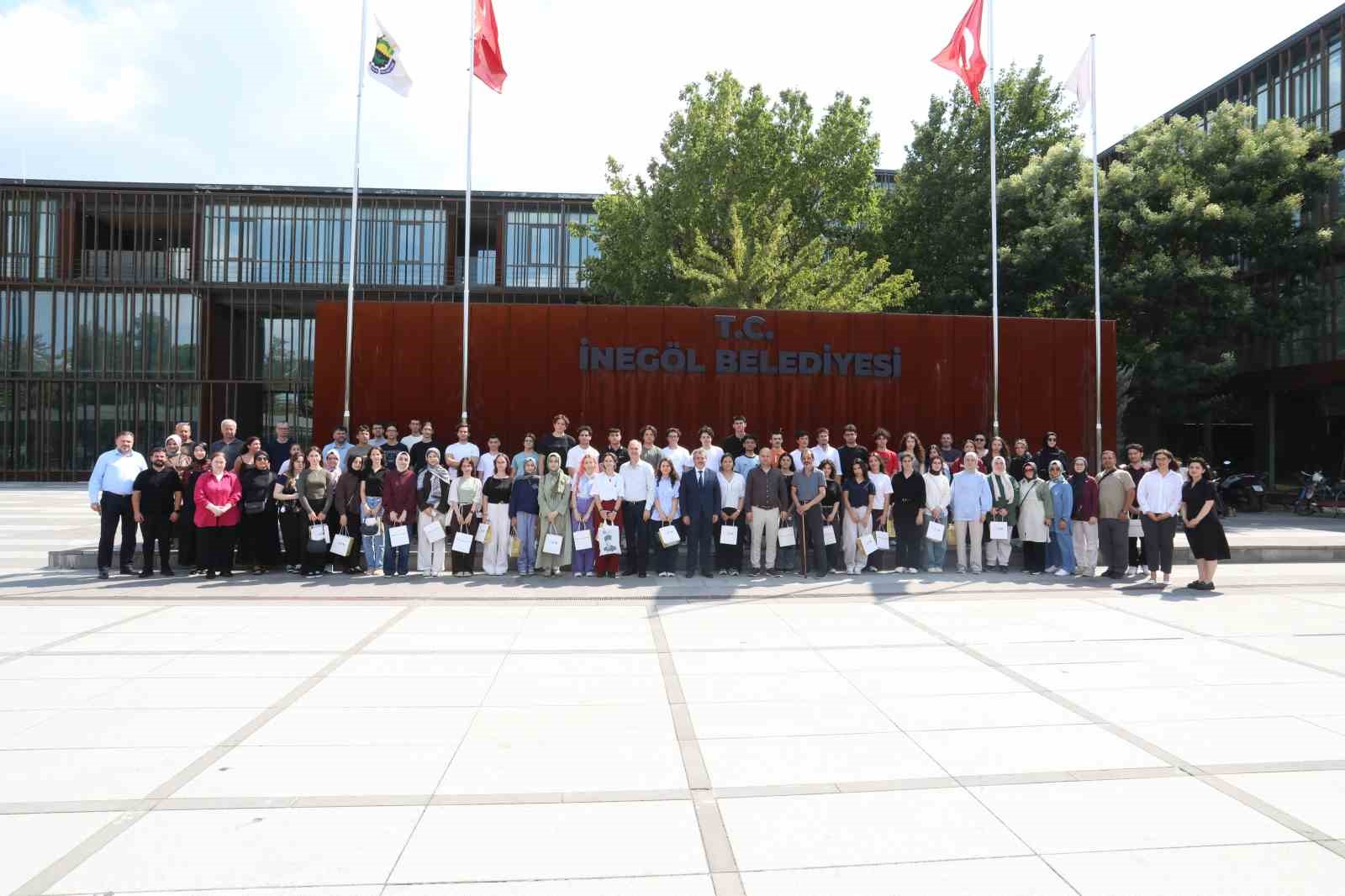 Başkan Taban YKS&rsquo;de ilk 30 bine gireni İneg&ouml;ll&uuml; &ouml;ğrencilerle buluştu