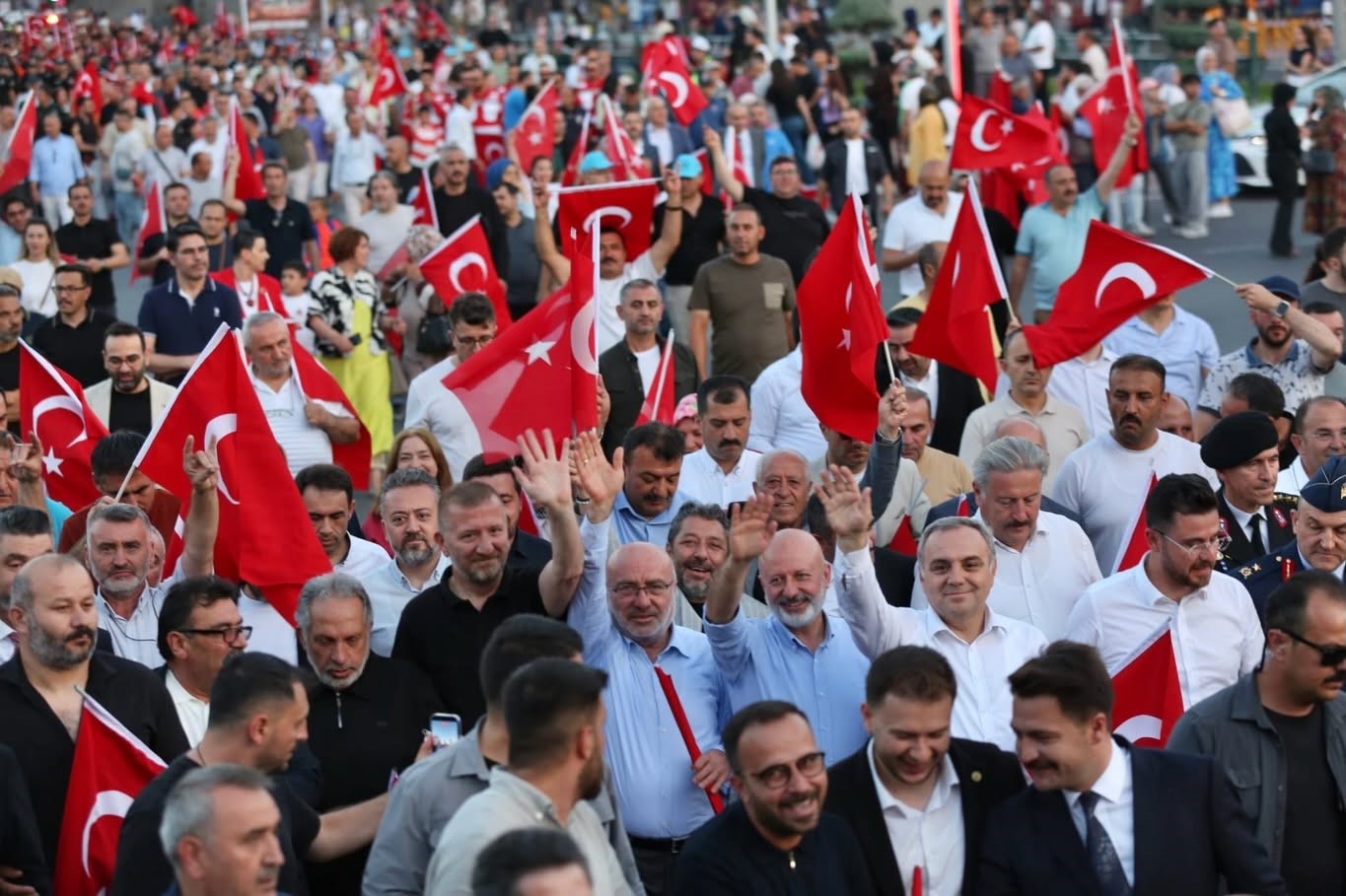 Başkan Çolakbayrakdar: "15 Temmuz ruhu, milletimizin iradesinin en güçlü nişanesidir"