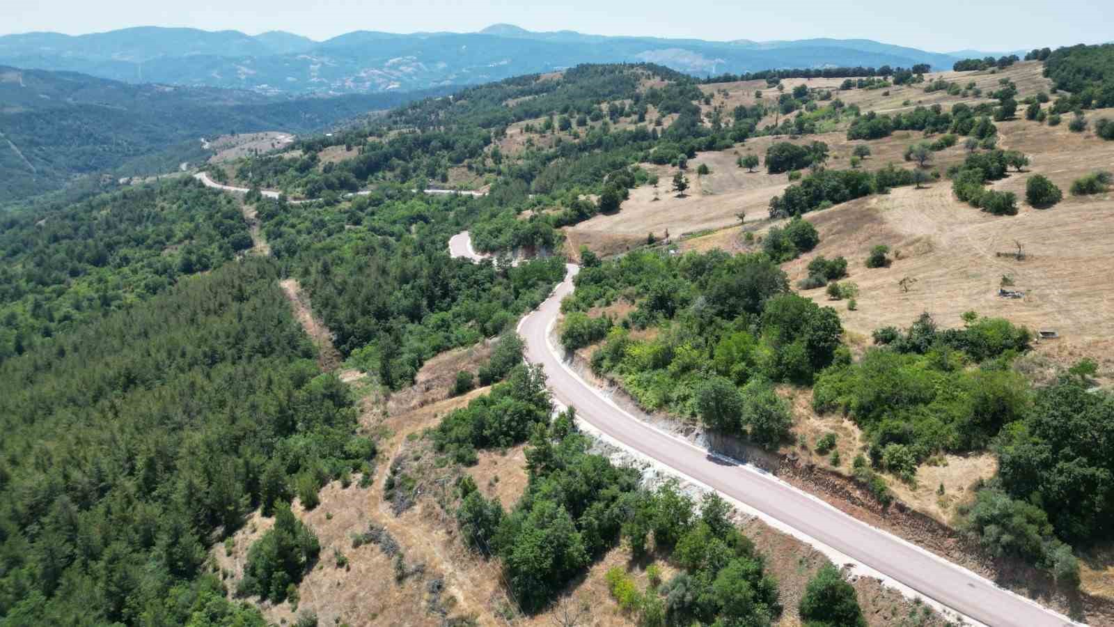 Büyükşehir Mustafakemalpaşa’da yolları yeniliyor
