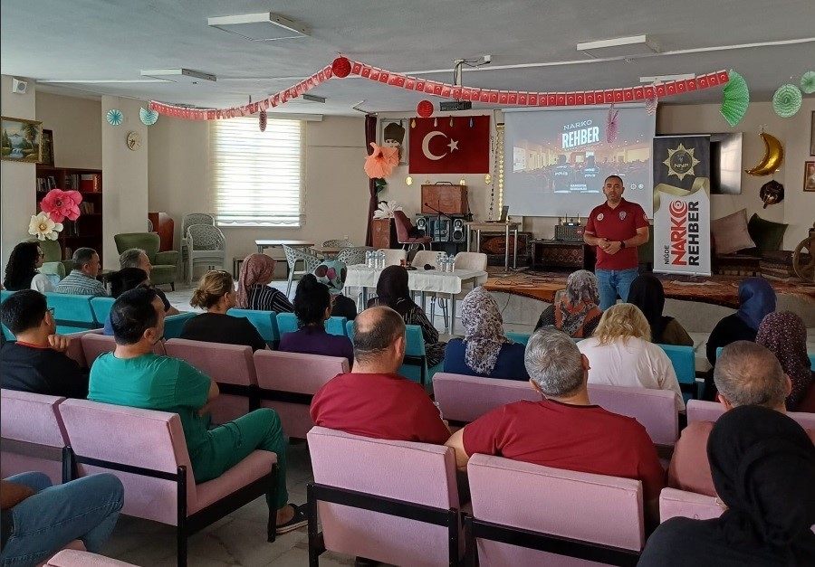 Niğde&rsquo;de narkotikle m&uuml;cadelede 674 kişiye bilgilendirme