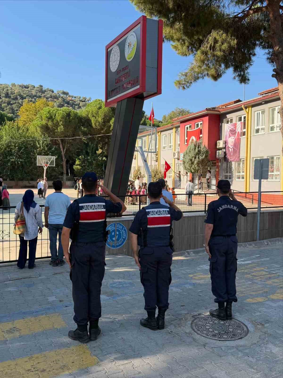 Ko&ccedil;arlı&rsquo;da okul &ccedil;evrelerinde g&uuml;venlik tedbirleri artırıldı