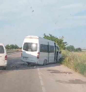 İş&ccedil;i servisleri &ccedil;arpıştı; 10 yaralı