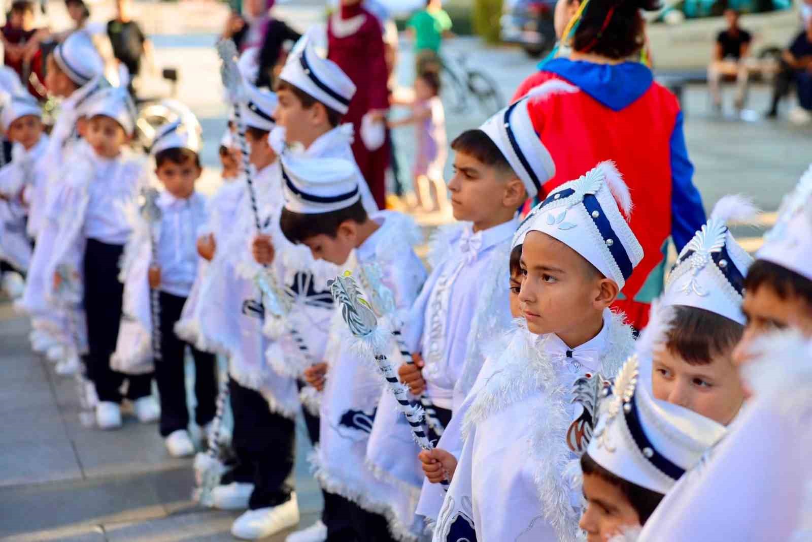 Körfez’de 62 çocuk için sünnet şöleni düzenlendi
