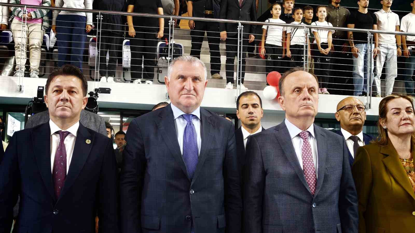 Bakan Bak: "TCF artık kirada değil, kendisine ait bir binada antrenmanları takip edebilecek"