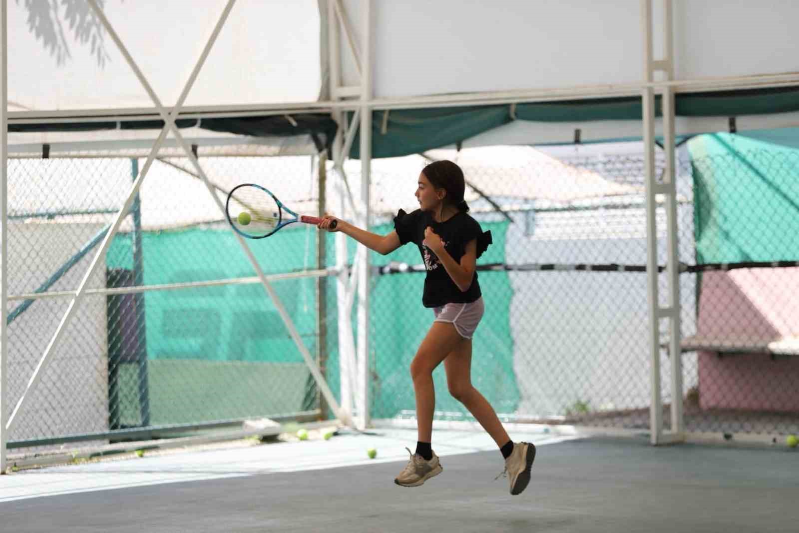 Menteşe&rsquo;de tenis heyecanı başladı