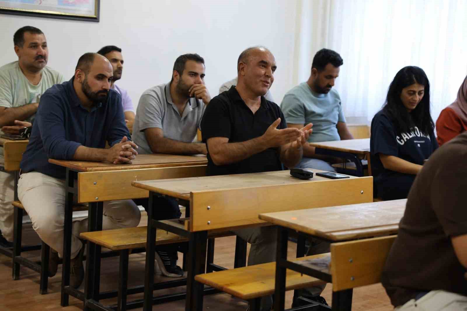 Vali Taşolar, T&uuml;rk&ccedil;e ve Matematik z&uuml;mre toplantısına katıldı