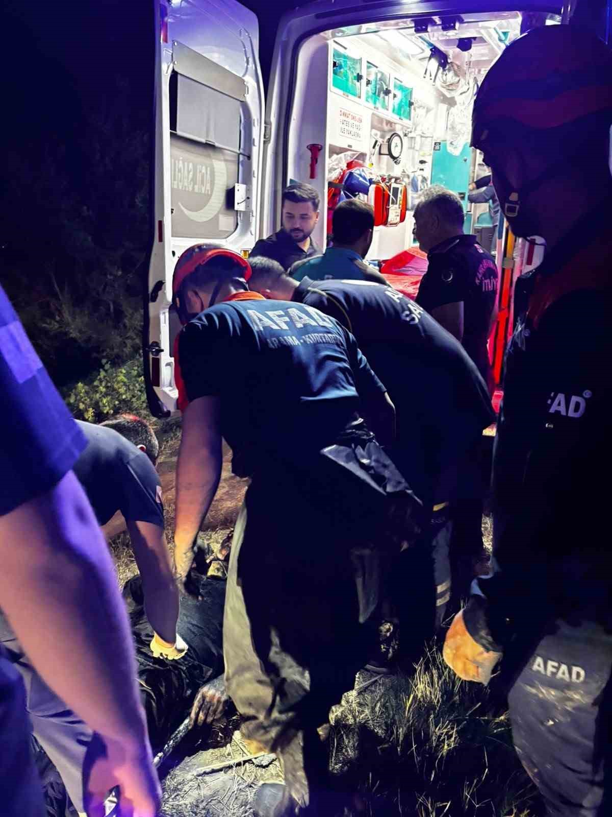 Çamura saplanarak mahsur kalan vatandaş kurtarıldı