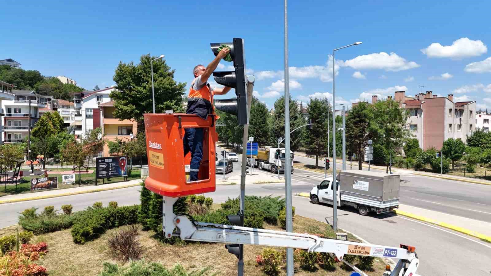 Güvenli ulaşım için 269 kavşakta bakım