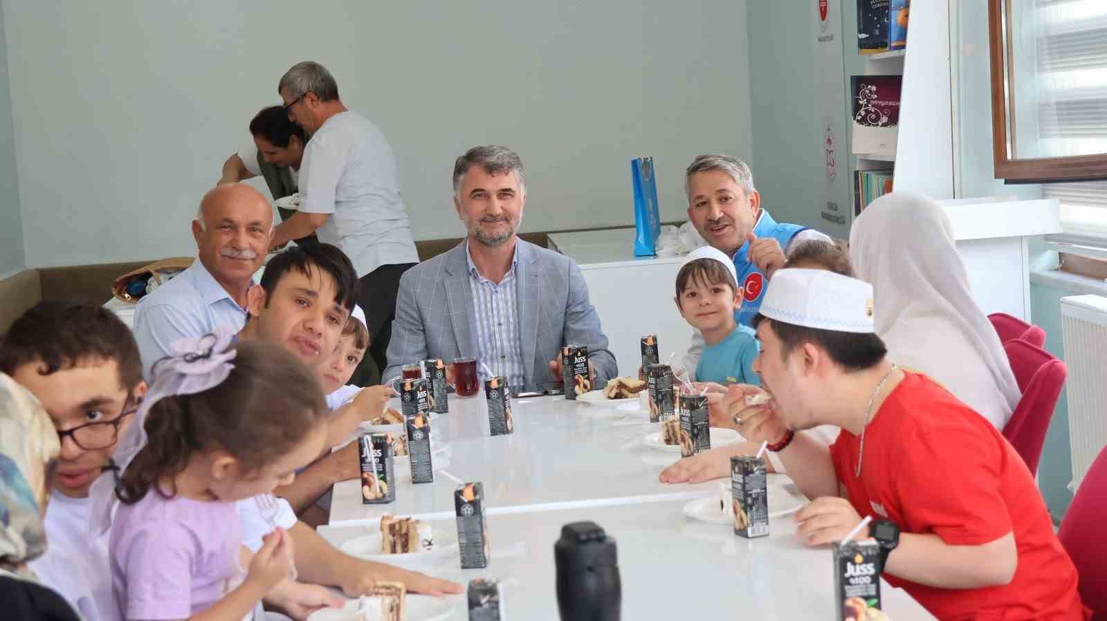 Amasya’da 9 yaşındaki otizmli Asilhan, Kur’an-ı Kerim okumayı öğrendi
