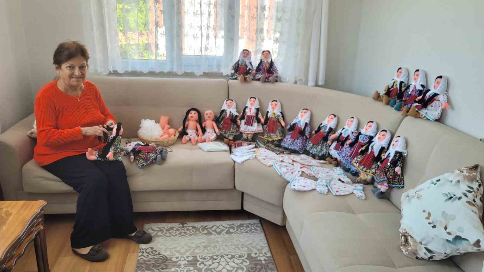14 yıldır yaptığı bez bebeklerle Şerife Bacı’nın hatırasını yaşatıyor