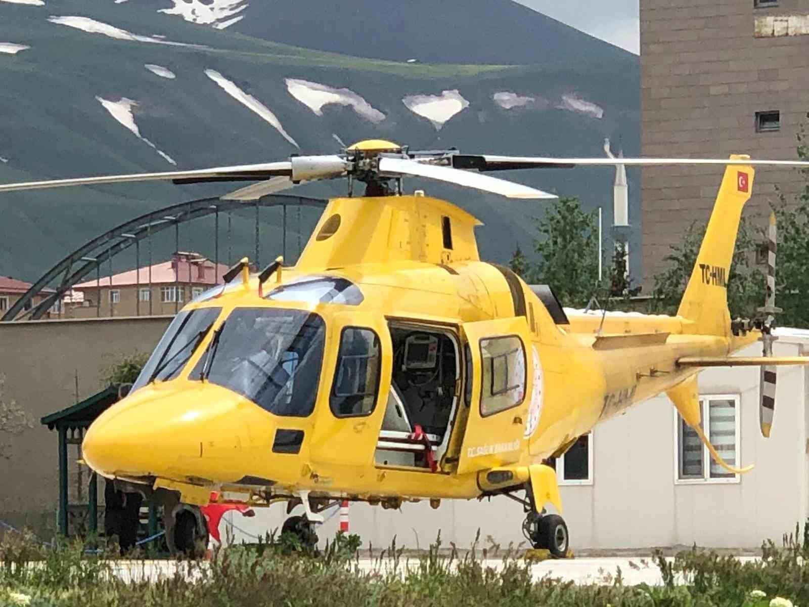 Erzurum’da zamana karşı yarış: Kalp krizi geçiren hasta ambulans helikopterle hastaneye yetiştirildi