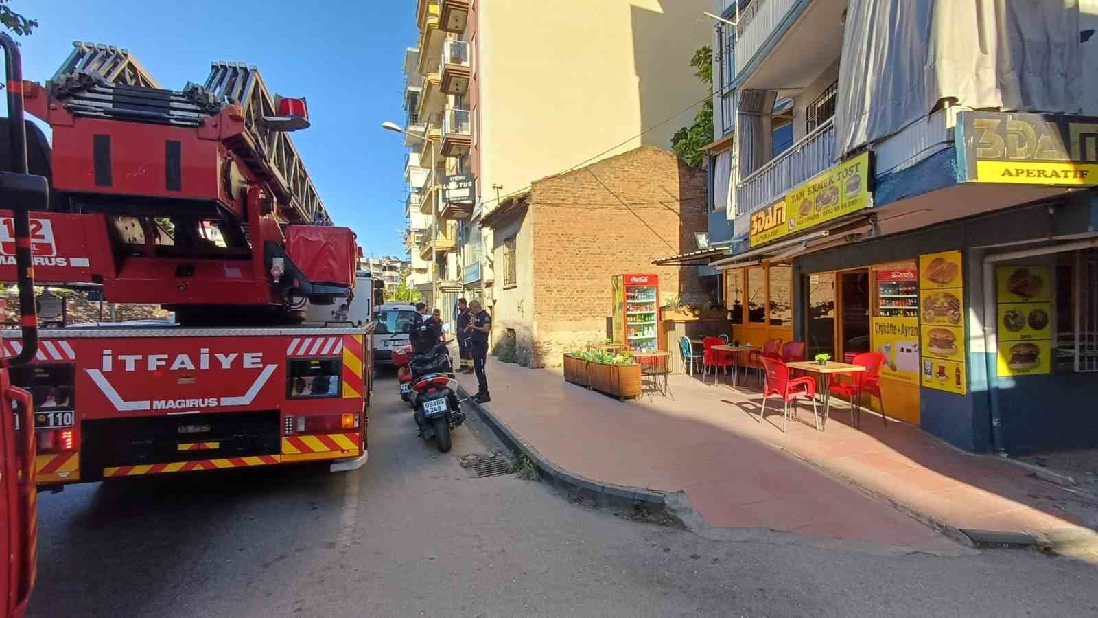 Yangını söndürmek isterken yaralandı