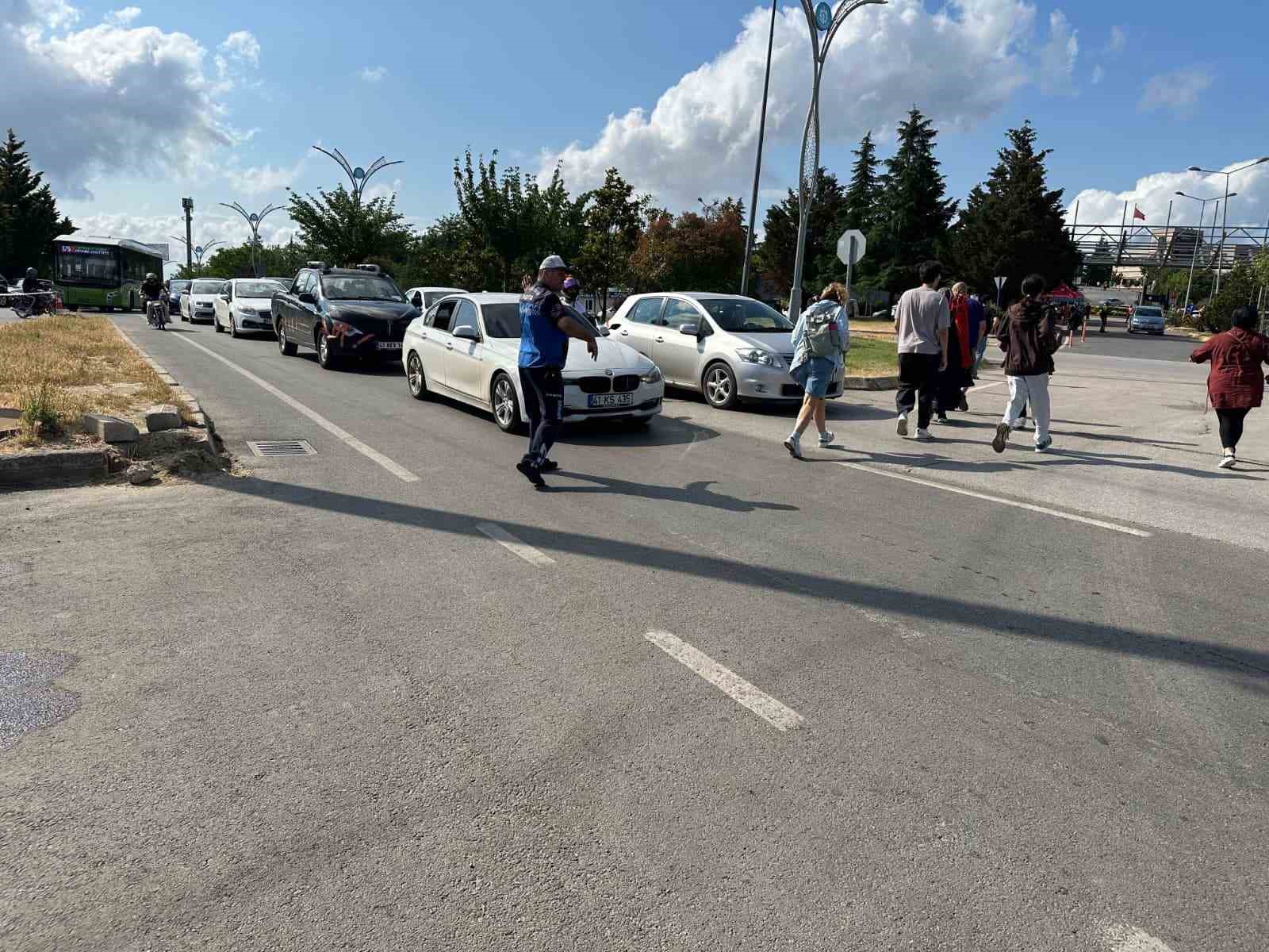 Zabıta ekipleri YKS’de gençleri yalnız bırakmadı