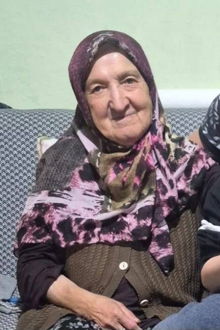 Ayşe teyze aracın altında kaldığı sokaktan son yolculuğuna uğurlandı