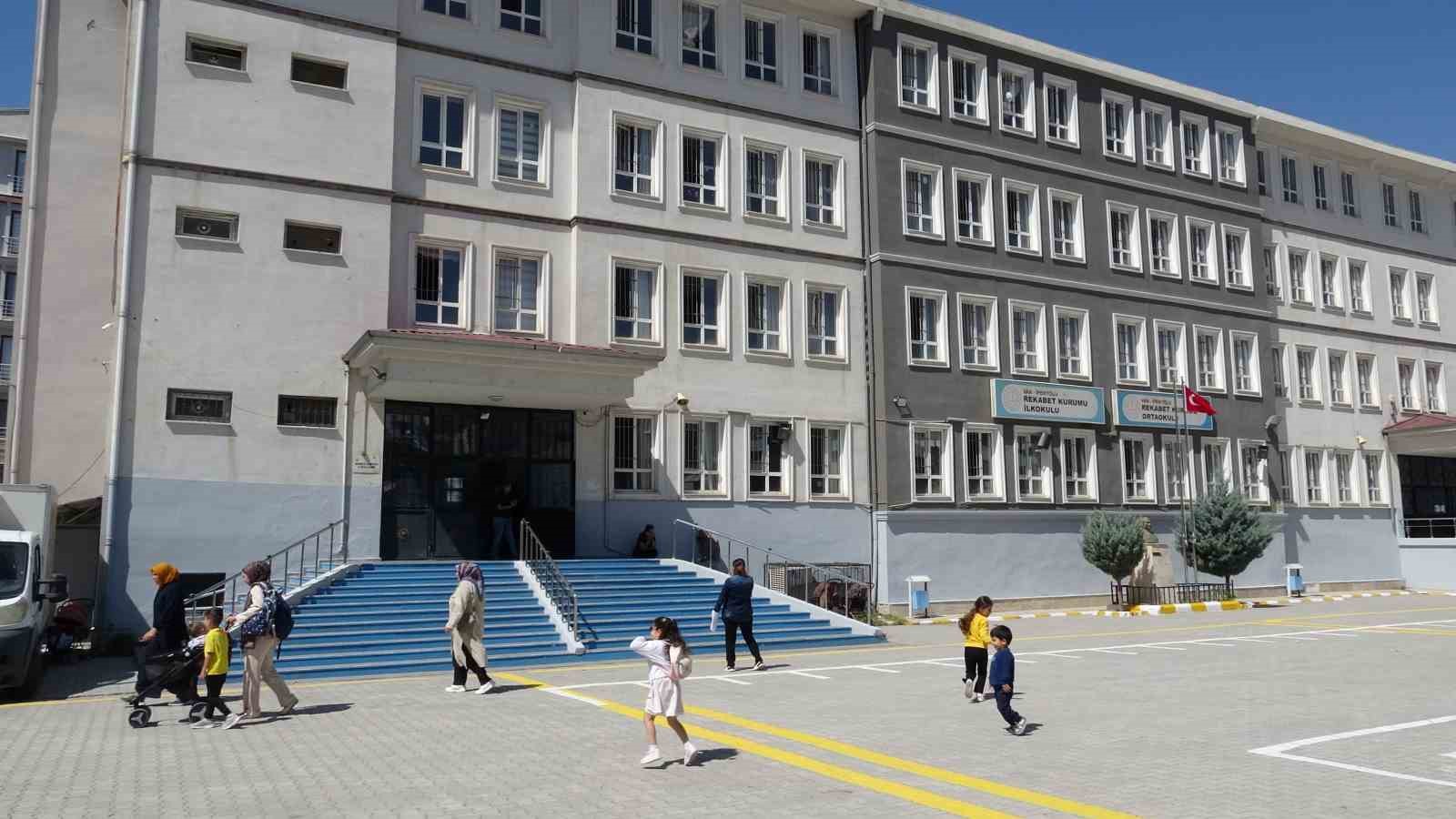 Van’da minik öğrenciler okul heyecanı yaşadı