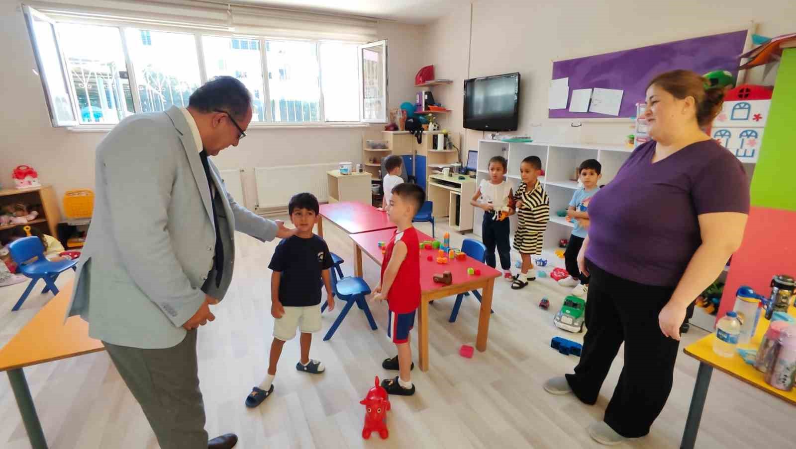 Kuşadası İl&ccedil;e Milli Eğitim M&uuml;d&uuml;r&uuml; Yapıcı anaokulunda eğitim &ccedil;alışmalarını inceledi