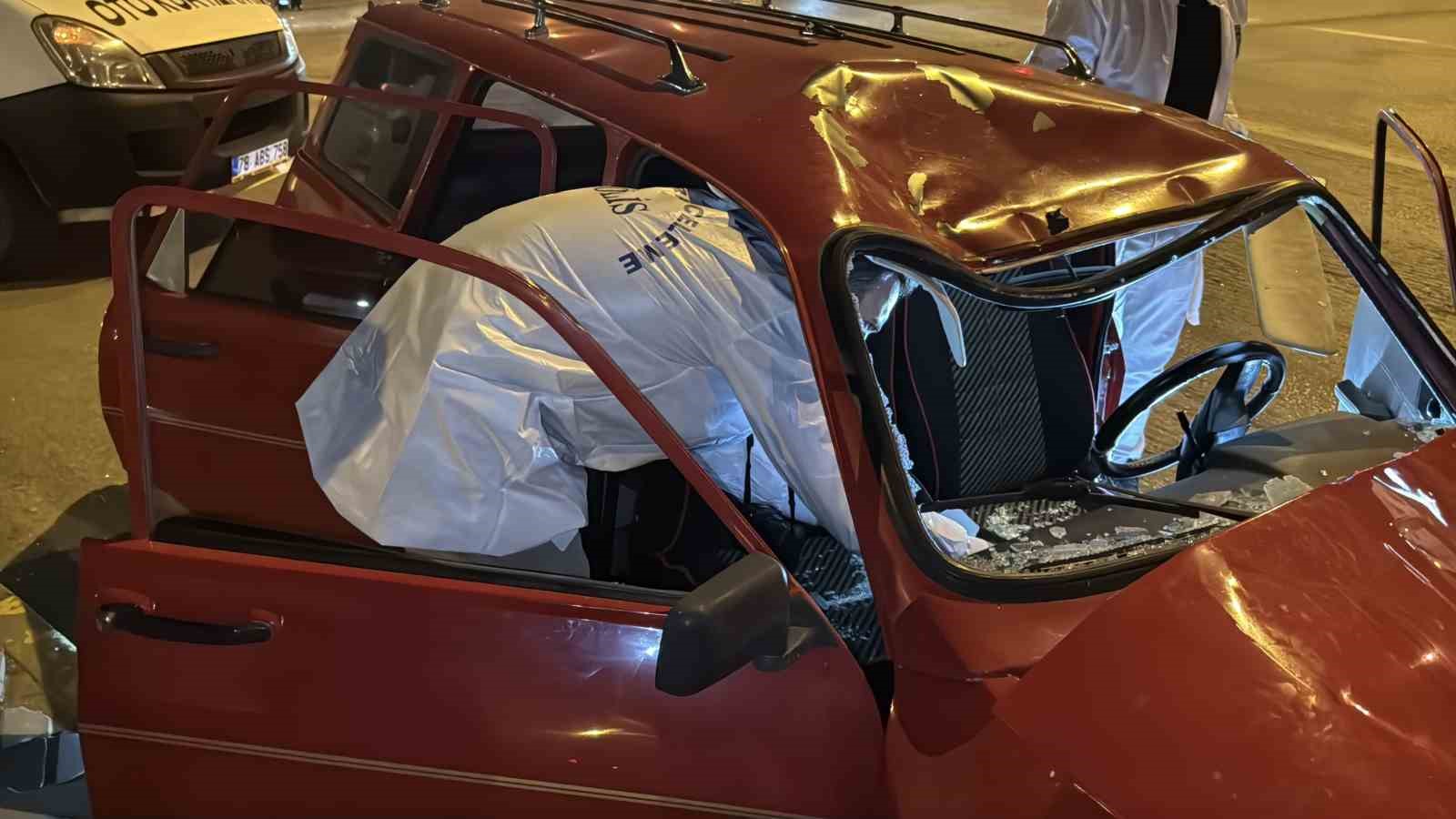 Kırmızı ışık ihlali felaket getirdi: Otomobilin &ccedil;arptığı motosikletli ağır yaralandı