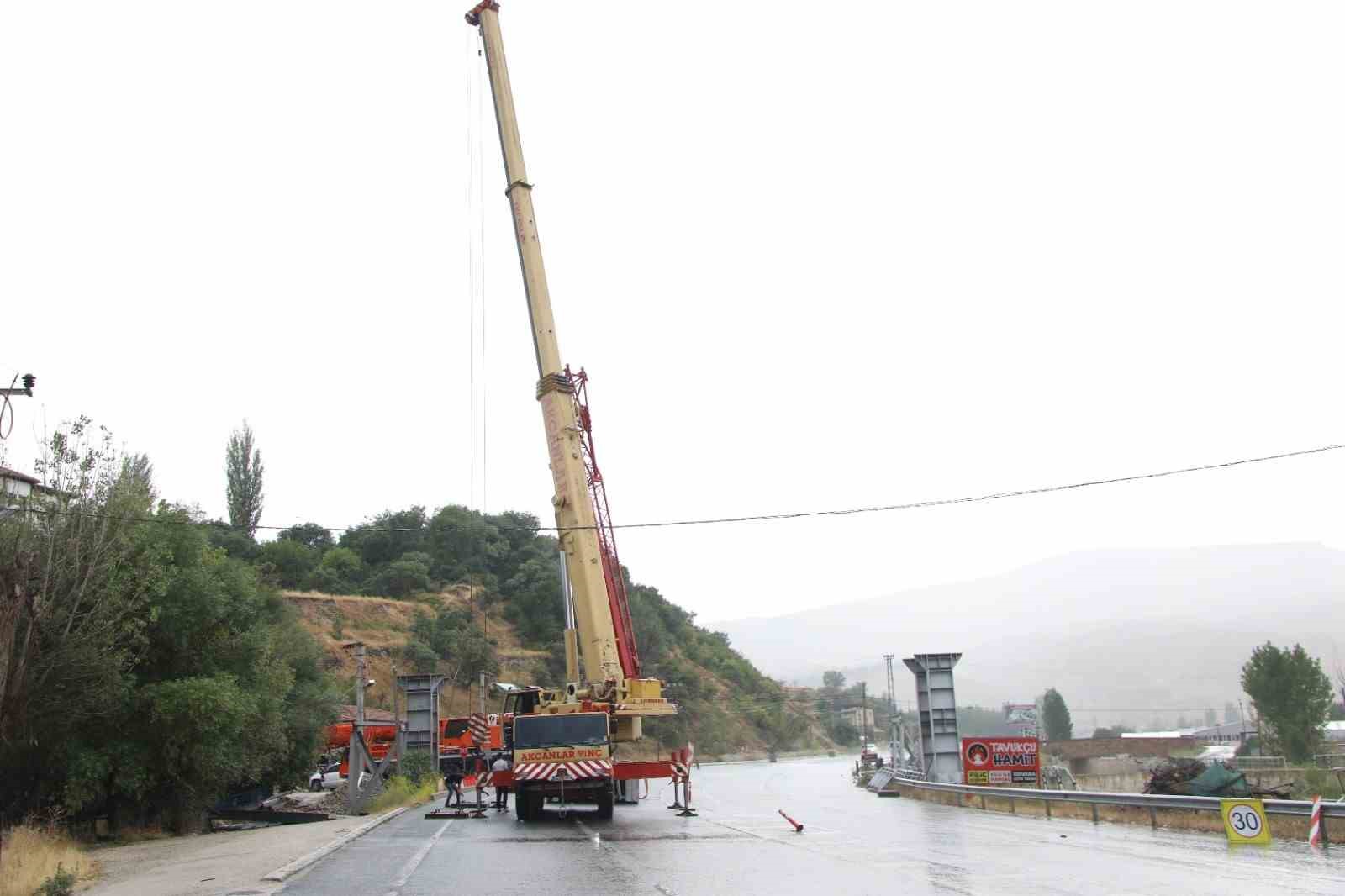 Darende’de Nadir Üst Geçidi sökülerek kaldırıldı