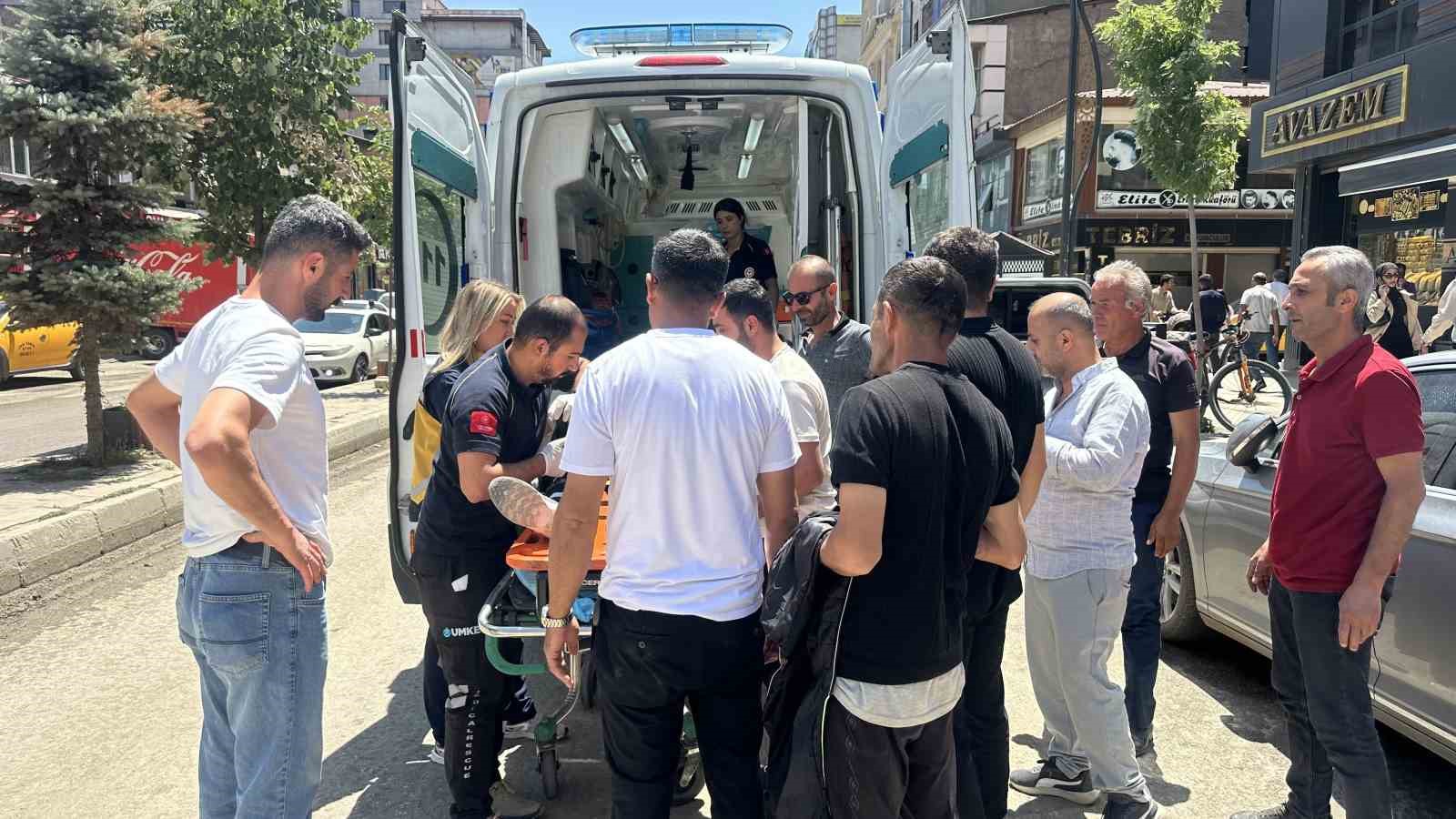 Y&uuml;ksekova&rsquo;da fenalaşarak bayılan sara hastası i&ccedil;in herkes seferber oldu