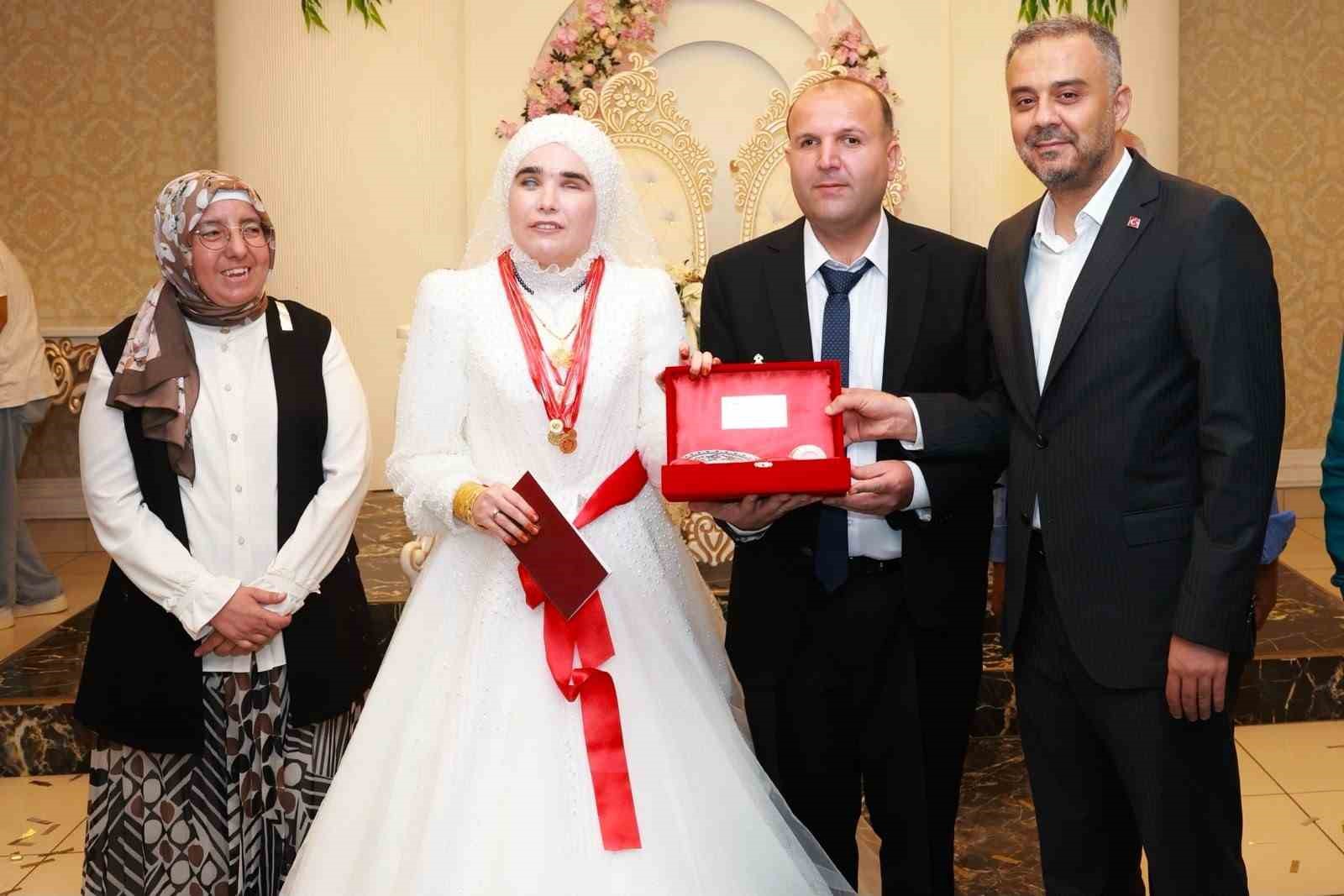 Kahramanmaraş&rsquo;ta sevgi engel tanımadı: G&ouml;rme engelli iki &ouml;ğretmen d&uuml;nyaevine girdi
