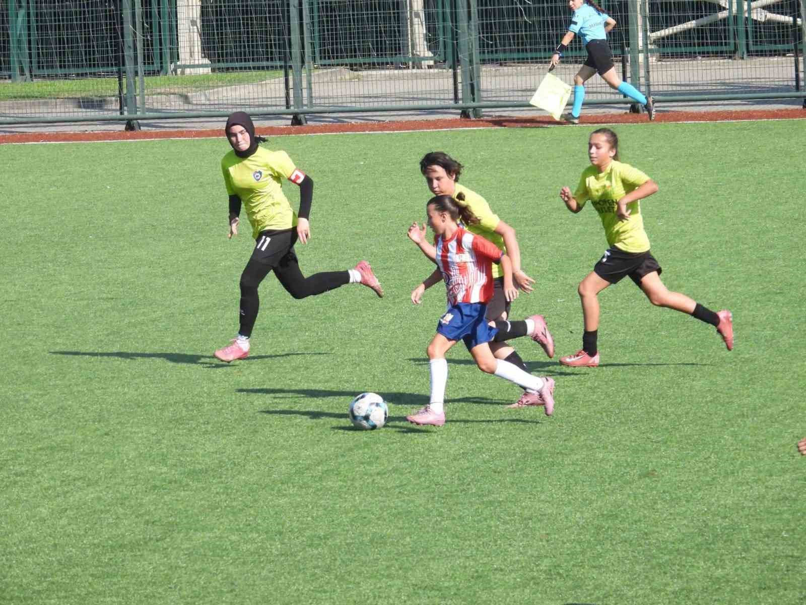 Bilecik Kolej Kız Spor Kulübü deplasmanda farklı kazandı