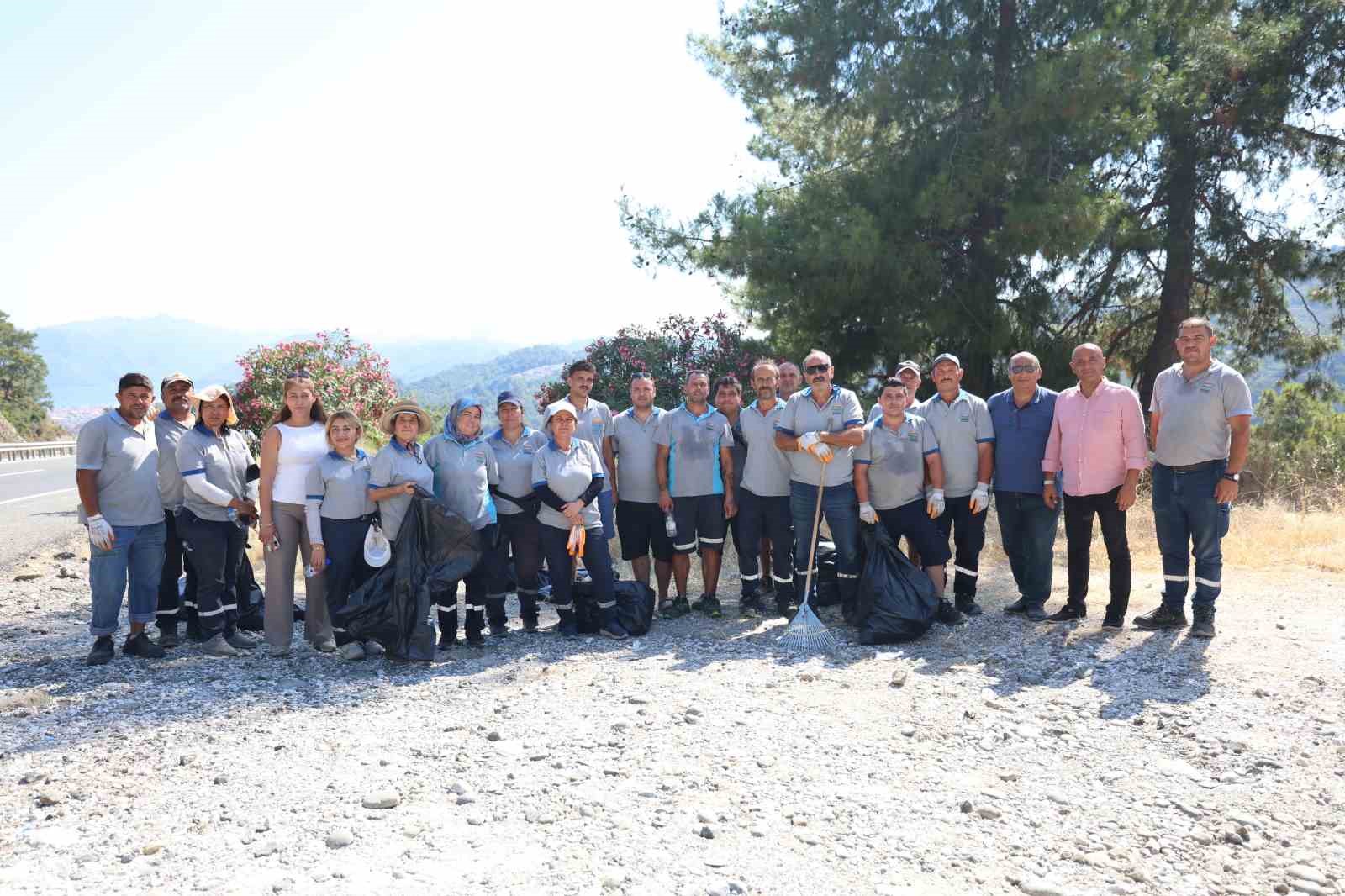 Marmaris Seyir Tepesi&rsquo;nde &ccedil;&ouml;p mesaisi