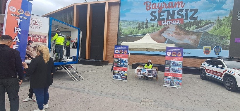 Erzincan&rsquo;da jandarmadan bayramda emniyet kemeri farkındalığı