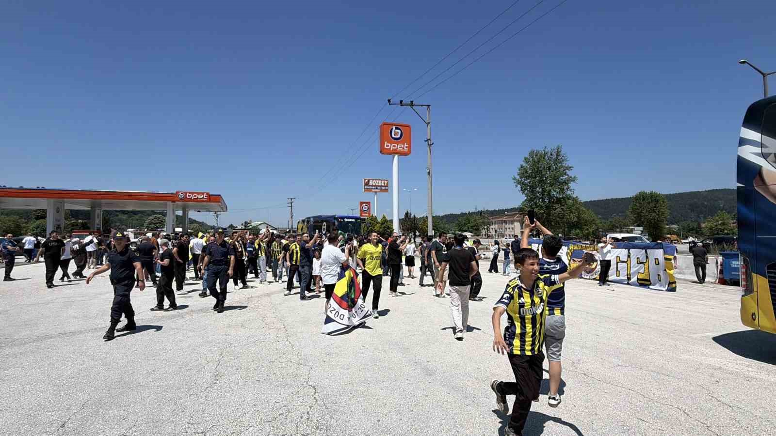 Fenerbahçe’ye Düzce’de coşkulu karşılama